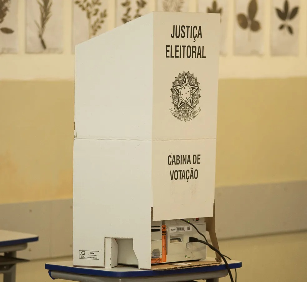 Foto ilustrativa de uma cabine de votação em escola no interior de São Paulo  Foto: Érico Andrade/g1