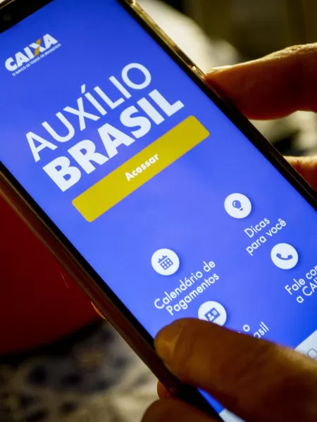 Auxílio Brasil vai ser rebatizado de Bolsa Família.