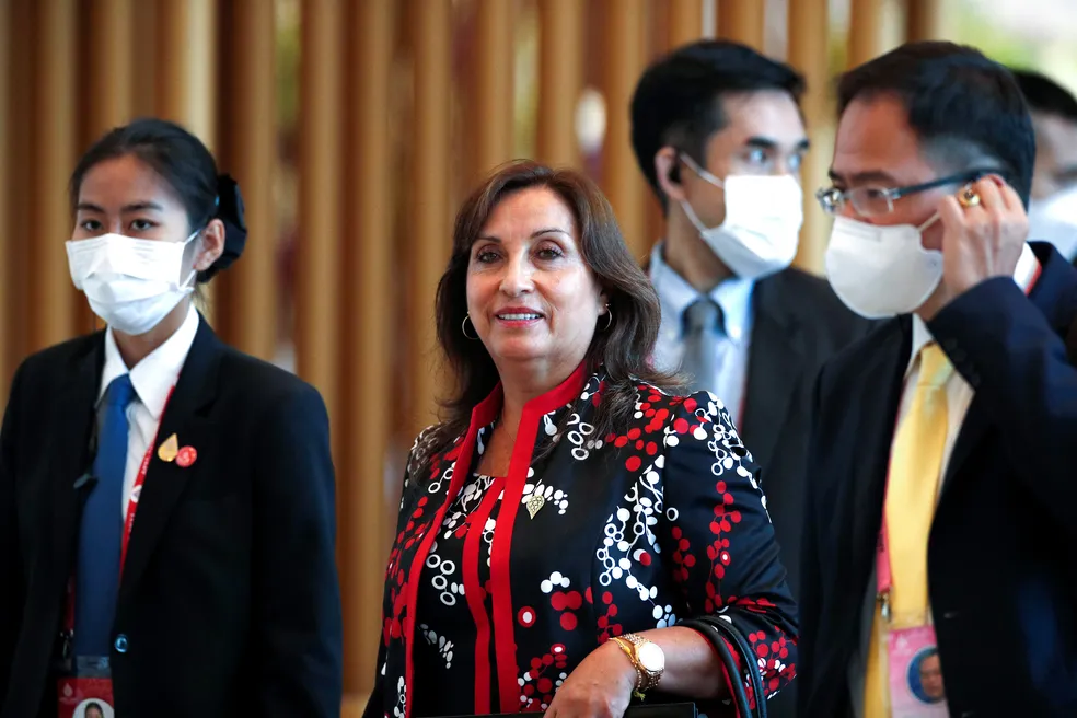 oto de 18 de novembro de 2022 mostra a então vice-presidente do Peru, Dina Ercilia Boluarte Zegarra, em um evento com lideranças econômicas internacionais na Tailândia  Foto: Rungroj Yongrit/Reuters