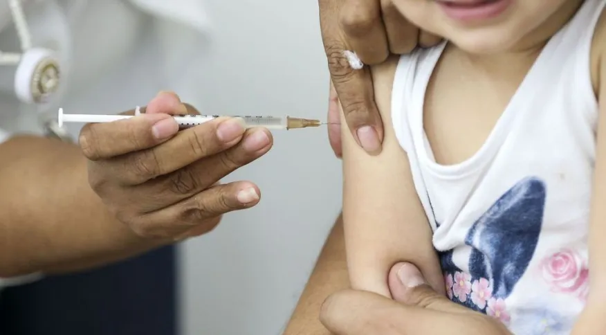 Criança é vacinada contra a Covid-19 Marcelo Camargo/Agência Brasil