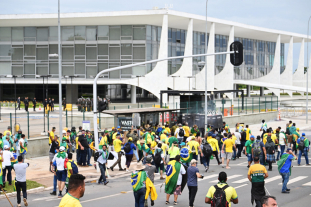 Invasores entraram no Planalto, no Congresso e no STF no domingo 8 de janeiro e destruíram o patrimônio público