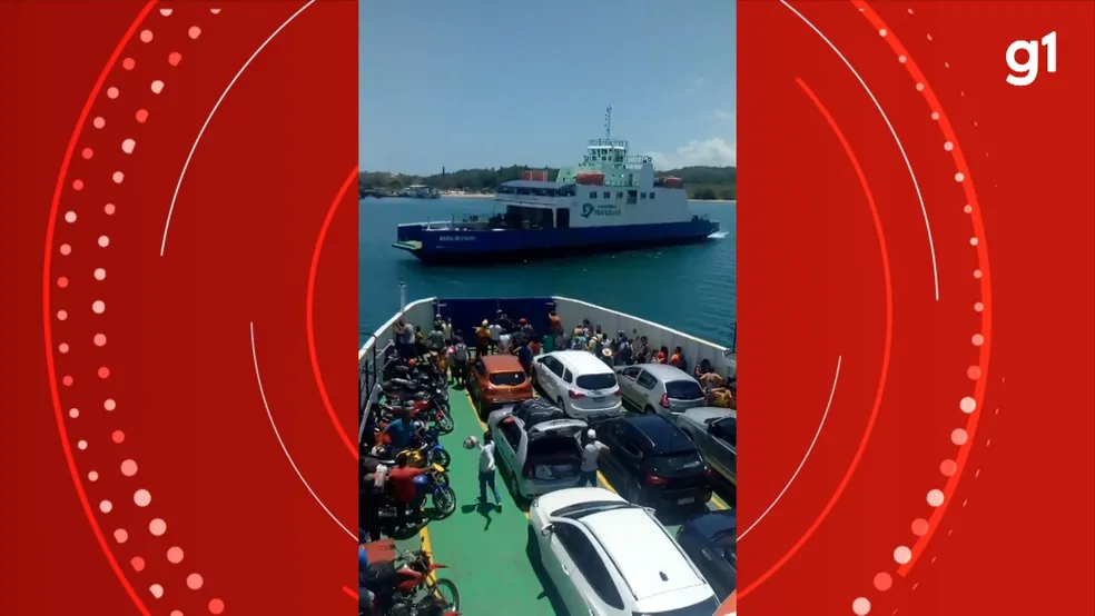 Ferries se chocam no terminal marítimo na Bahia