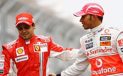 Massa e Hamilton na temporada 2008: título foi decidido por apenas um ponto (Fórmula 1/Site oficial)