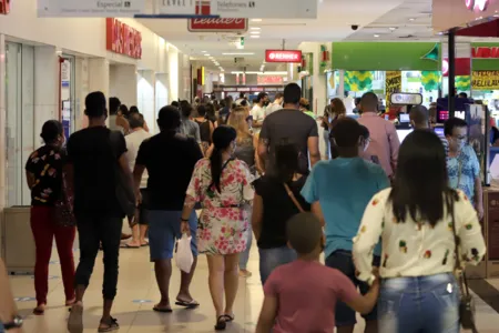 Atualmente, 226,6 mil famílias estão endividadas em Salvador; em um ano, houve uma redução de 66 mil - Foto: Uendel Galter/ Ag A TARDE