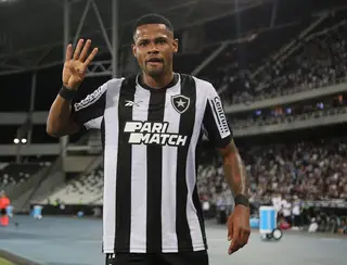 Da várzea para a história: Júnior Santos brilha pelo Botafogo na Libertadores