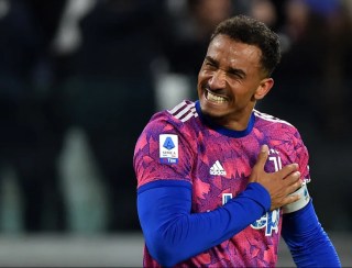 Danilo alfineta dirigentes em saída da Itália e exalta torcida: "Eles são a Juventus"