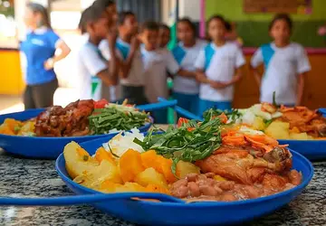 Fome nas férias: crianças podem ficar sem realizar nenhuma refeição completa durante recesso