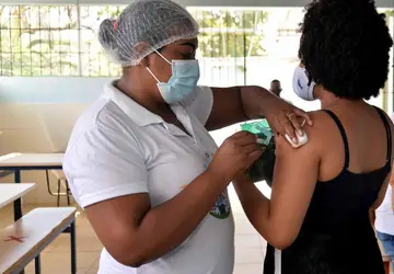 Confira os postos de vacinação contra Covid-19 em Salvador nesta sexta