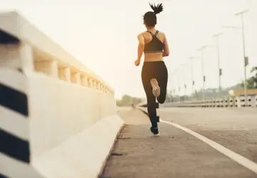 92% das mulheres que saem para correr têm medo de assédio, diz estudo