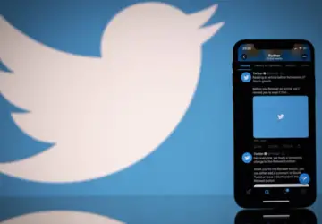 Twitter começa a tirar do ar perfis que disseminam conteúdos com apologia a violência e ataques nas escolas (Imagem: AFP)