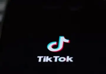 Aplicativo do TikTok em celular Solen Feyissa/Unsplash