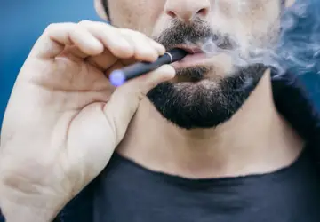 Uso de cigarro eletrônico apresenta riscos para a saúde Mauro Grigollo/Getty Images