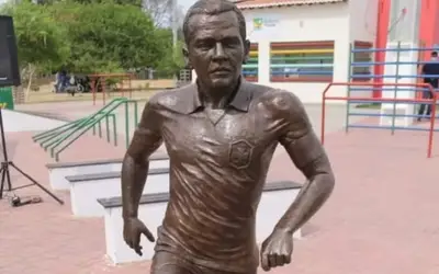 Prefeitura de Juazeiro recolhe estátua de Daniel Alves